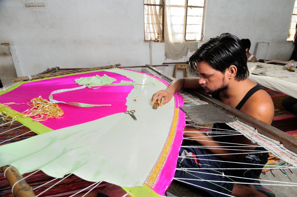 TheDailyPioneer's tweet image. #NationalHandloomDay

Every thread spun by an Indian weaver carries the weight of memory, culture, and time. On the 7th August each year, India observes National Handloom Day...

Read more 👇
dailypioneer.com

#MyHandloomMyPride | #supportweavers | @MinOfCultureGoI
Photos:
