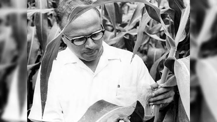 आज भारत के महान कृषि वैज्ञानिक डॉ. एम.एस. स्वामीनाथन जी की जन्मशताब्दी है।

आज के समय और वर्तमान भू-राजनीतिक परिदृश्य में उन्हें याद करना और उनसे प्रेरणा लेना बेहद जरूरी है।

हमें उनके जैसे सोच और नेतृत्व क्षमता वाले लोगों की आज सबसे ज्यादा जरूरत है।

सोचिए, 1960-70 के दशक में हम