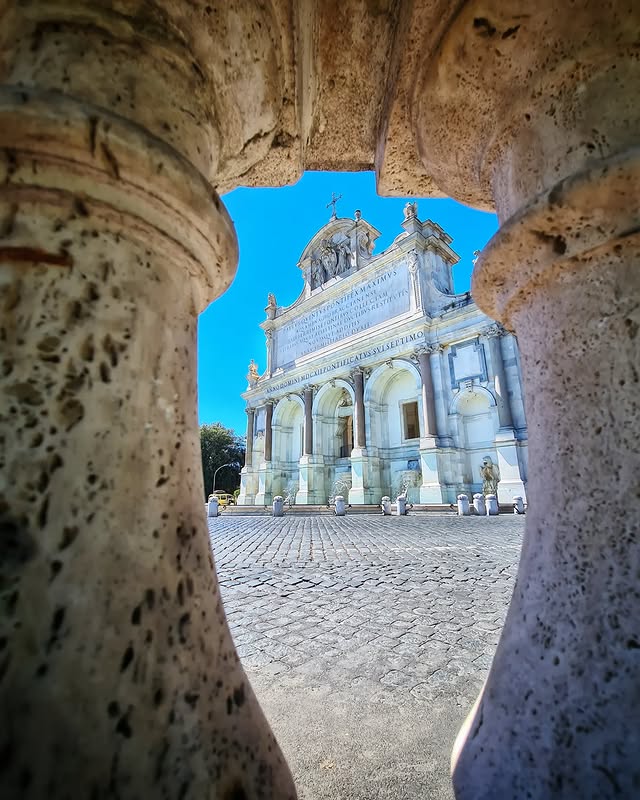 💧🏛️✨ Un sipario d'acqua e marmo, l'imponente e scenografico Fontanone del Gianicolo.

💧🏛️✨ The majestic and spectacular Fontanone del Gianicolo: a curtain of water and marble.

📸 IG capohorn79
#VisitRome