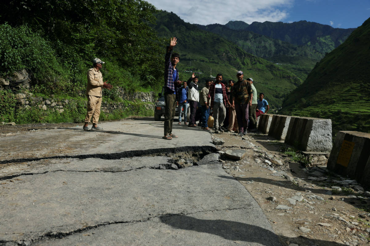 Indian helicopters rescue people stranded by flooding in Himalayan state <a href="/sightmagazine/">Sight Magazine</a>  #India #IndianHimalayas #Dharali #Indianlandslides 

sightmagazine.com.au/news/indian-he…