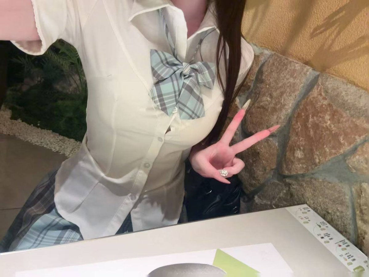 反差小m    蹲一个审美和情商在线的搭子交流穿搭，可以给你发私密照，无门槛