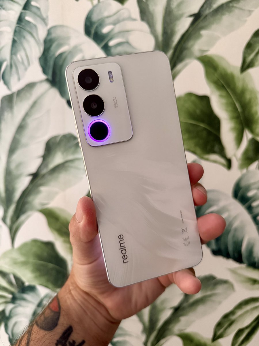 MikyAncona's tweet image. Nuovo aggiornamento per il Realme C71! 📲✨
Prestazioni migliorate e ancora più stabilità per uno degli smartphone entry-level più belli del momento!
#SmartphoneRealme @realmeItalia #AggiornamentoRealme #AndroidUpdate #RealmeItalia #Smartphone2025 #mikyancona #mikyanconatech