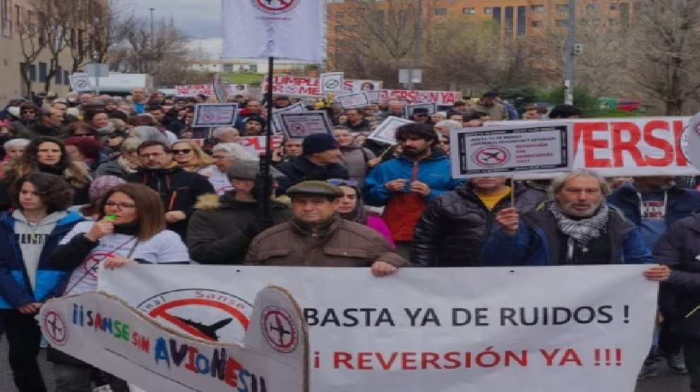 San Sebastián de los Reyes sufre unas situación insólita: el alcalde ha decidido desviar una ruta aérea para no molestar a la urbanización más elitista del municipio... Molestando a cambio a la mayoría de la población. Ahora se organizan contra ese abuso.
pceml.info/ruido-y-agitac…