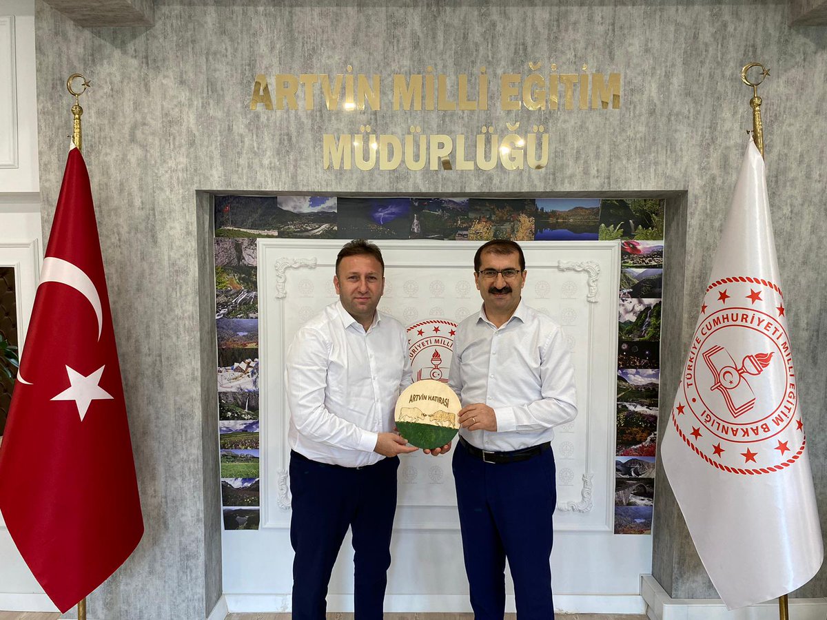 Artvin Kemalpaşa İlçe Milli Eğitim Müdürlüğü’nden Trabzon Ortahisar ilçesine şube müdürü olarak atanan Lokman Seyis, İl Millî Eğitim Müdürü Fahri Acar'a veda ziyaretinde bulundu.
<a href="/tcmeb/">Millî Eğitim Bakanlığı</a> <a href="/Yusuf__Tekin/">Yusuf Tekin</a> <a href="/artvinvaliligi/">T.C. Artvin Valiliği</a> <a href="/FahriAcar08/">Fahri Acar</a> 

artvin.meb.gov.tr/www/veda-ziyar…