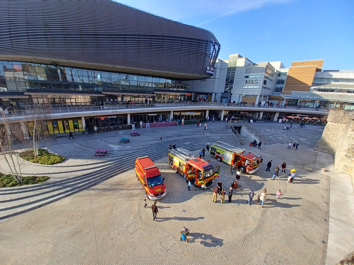 HantsIOW_fire's tweet photo. 🚒 Don’t be alarmed if you see our fire engines around @Westquay in #Southampton this afternoon.

Our crews will be conducting a training exercise at the site with the support of the shopping centre. https://t.co/LltNcHXciT