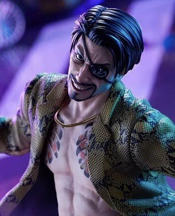 真島吾朗フィギュア

←2016年発売　　2025年発売→

ヤバいw
これも両方欲しい、並べたい🐍