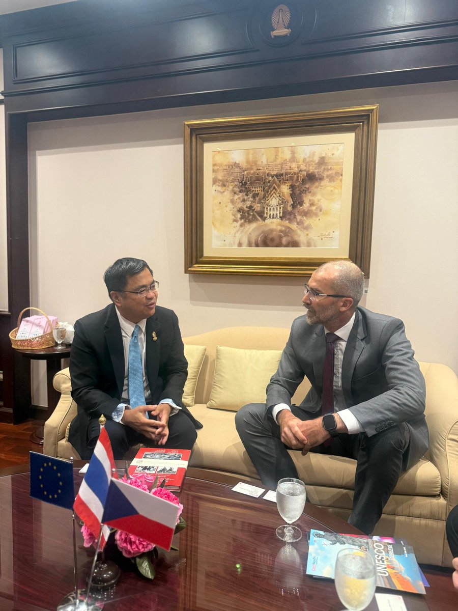 <a href="/CZAmbInBangkok/">Pavel Pitel</a>  met with Dr.Wilert Puriwat, President of <a href="/ChulalongkornU/">Chulalongkorn U.</a> &amp; Chair of CUPT, to explore 🇨🇿🇹🇭 collaboration in education, research &amp; innovation.
🎓 Exchanges &amp; joint programs
🧬 Biomedical R&amp;D
🎮 Gaming industry
🚀 Startups &amp; spin-offs 
<a href="/StudyInCzechia/">StudyInCzechia</a> @CzechInvest