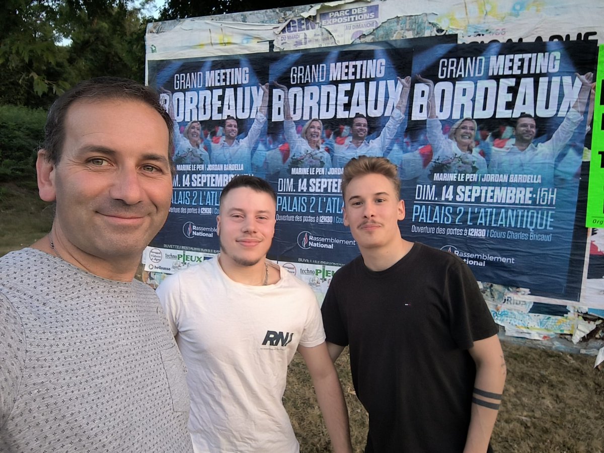 Steven Quinet (@quinetsteven) on Twitter photo Hier soir, soirée collage en vue d'annoncer le Grand Meeting du <a href="/RNational_off/">Rassemblement National</a> à Bordeaux.
Un grand merci aux militants présents💪🏻 Hier soir, soirée collage en vue d'annoncer le Grand Meeting du <a href="/RNational_off/">Rassemblement National</a> à Bordeaux.
Un grand merci aux militants présents💪🏻