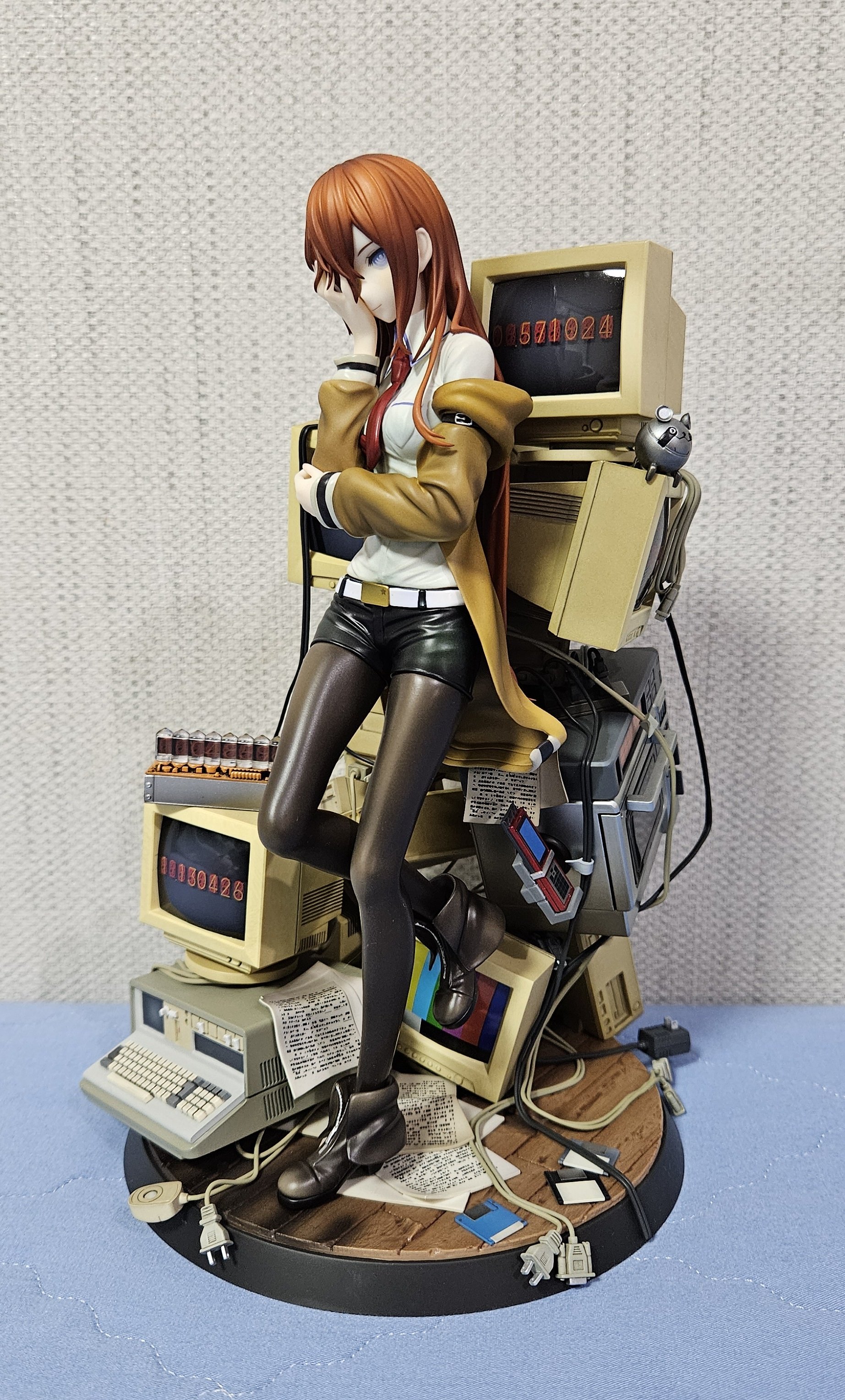 STEINS；GATE 牧瀬紅莉栖～運命探知の魔眼 61WT35Y3bCL._UF894,1000_QL80_.jpg