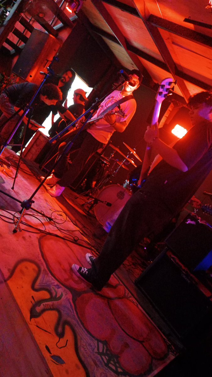 Alizer_r tweet media