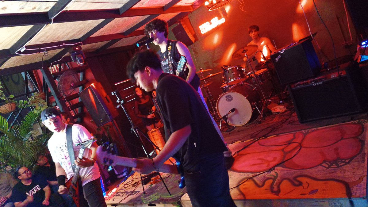 Alizer_r tweet media