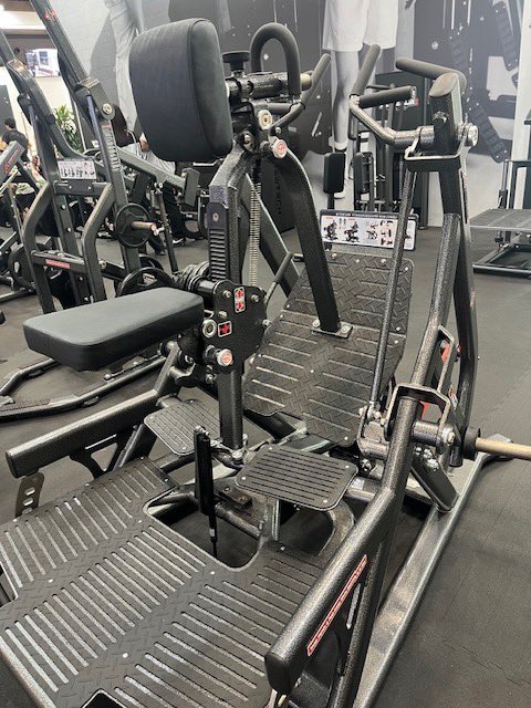 gotomai0510's tweet photo. スポルティック2025行ってきたよ〜
日本に一台しかないテクノジムの
ヒップスラストマシン
めちゃく��ゃ良かった👍👍
韓国の日本未入荷のマシン
レッグプレスやバックスクワット
あ〜楽しかった😊 https://t.co/al2HEvPI4j