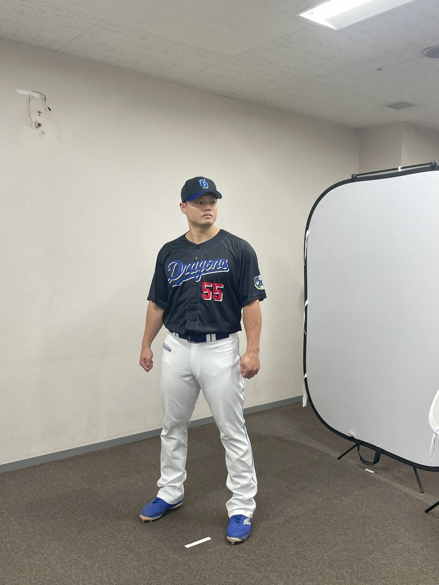 DragonsOfficial's tweet image. FCユニホーム解禁✨

昨日撮影された写真がカッコいいビジュアルになってます！

選手の撮影風景を少しだけお見せします！

＃中日ドラゴンズ #ファンクラブ ＃藤嶋健人 ＃岡林勇希 ＃村松開人 ＃細川成也