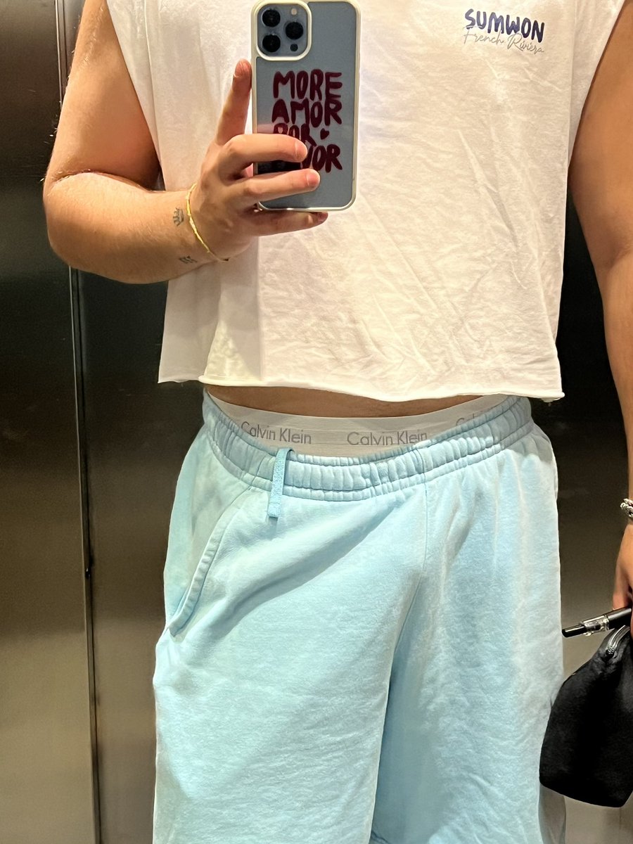 im_den002's tweet photo. Lavorare in estate in montagna >> lavorare in estate al mare 
#gay #gayboy #gayita #hot #porn #gayporn https://t.co/vbCCwGlCG6