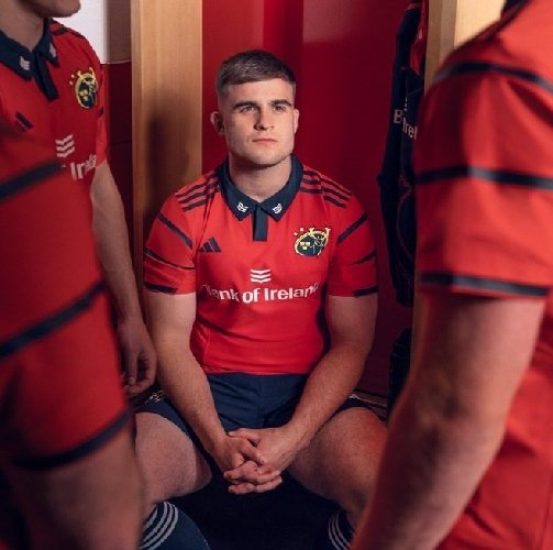 New Munster kit paying homage to the 2005/06 season when they won their first Heineken Cup 🔴🏆

Great to see them giving the kit a two-season run 👌

Pensive, wistful looks from the lads 😶‍🌫️