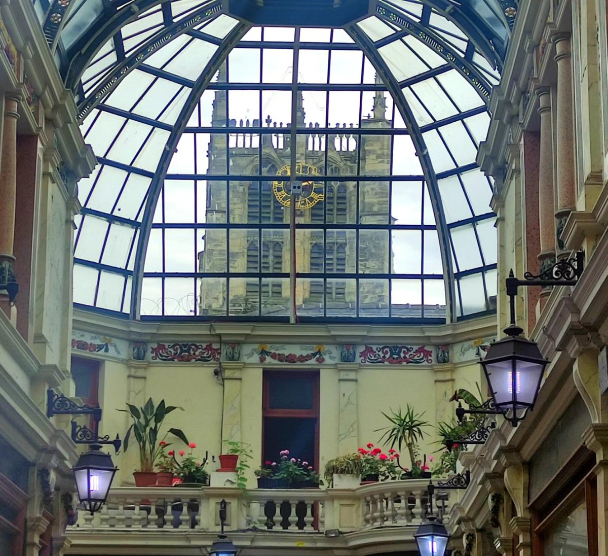 If you fancy a sunny stroll through 800 years of Hull's history come and join the Old Town guided walk on Friday 8th, Saturday 9th (with Mark Roper )  and Sunday 10th at 2pm from Queen Victoria statue, £5 per person - no booking required 😎🌞 #MustBeHull