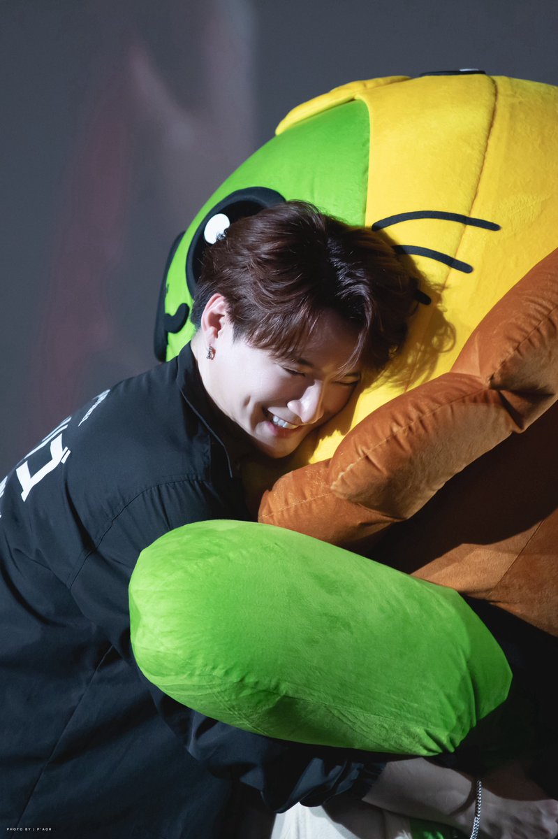 บีบี๋ กับ คิงแมนนน 😘

NAK RAK MAK X KS 

#SFxKristSingtoKingman
#SFxนากรักมากม๊ากมาก
#KristPerawat
<a href="/kristtps/">คุณพี⛅💛</a>