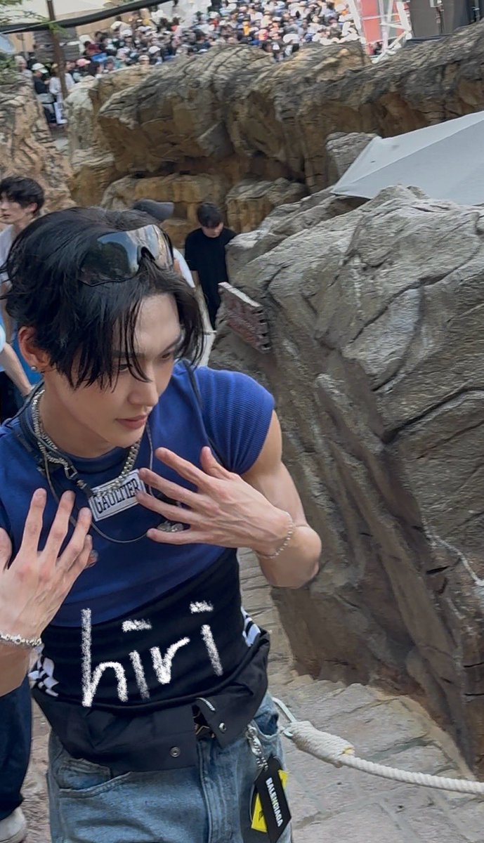 wonbinhour's tweet photo. BIG ARM, GORGEOUS FACE… https://t.co/eFoKSoLxff