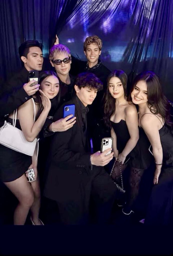 chinitacute0801's tweet photo. masyado nyo na miss ang isat isa miss naring namin kayo #KaiRen 

PasaVOGUE ang KAIREN https://t.co/NRbdrQ6O4h