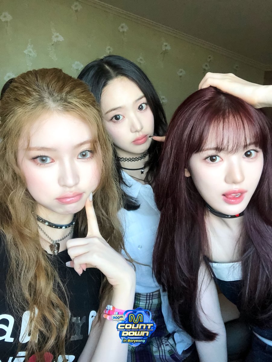 M COUNTDOWN in Boryeong 어머니~ 우리 키키가 혼자서도 춤을 너무 잘 춰요🤤 감다살 노래에 감다살 컨셉으로 ...