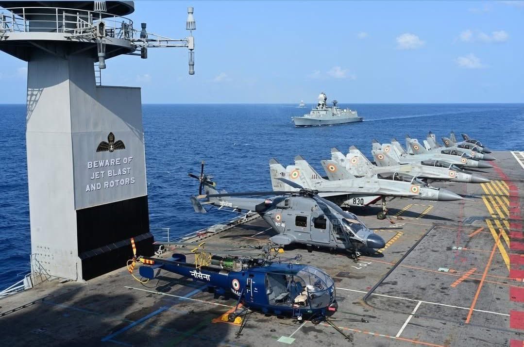 IndianDefenceT's tweet image. 📸 A majestic view from the deck of INS Vikramaditya – a symbol of India’s naval strength and pride. 🇮🇳
#INSVikramaditya #IndianNavy #NavalPower #DefenceForces #IndianDefenceTimes #PrideOfIndia #AtmanirbharBharat
