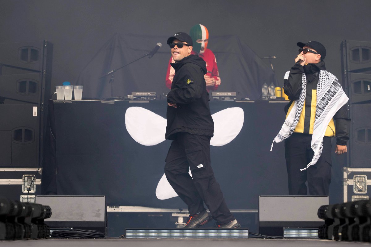 Det är inte kontroversiellt att kalla Gaza för folkmord, Judiska centralrådet vill ha censur, och om någon romantiserar terror så är det KD.  Det säger jag i Studio Ett om rapgruppen Kneecap, som spelar på Way Out West i kväll. 

instagram.com/p/DNC_zb1I8Wm/

tiktok.com/@leonidasareta…