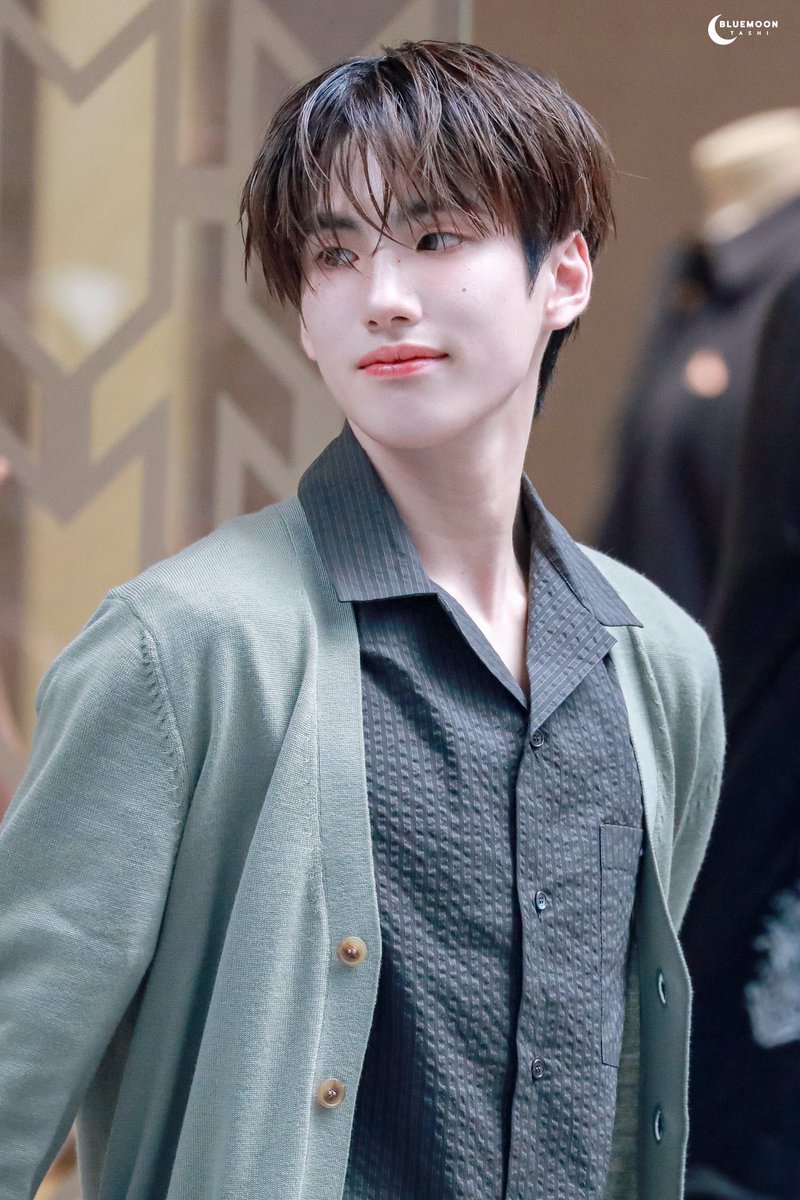 แดดตอนบ่ายสามละมุนขึ้นมาทันที ภูภูทำได้ยางงาย 💘🌟

#PHUTATCHAI #MaisonKitsunexPHUTATCHAI