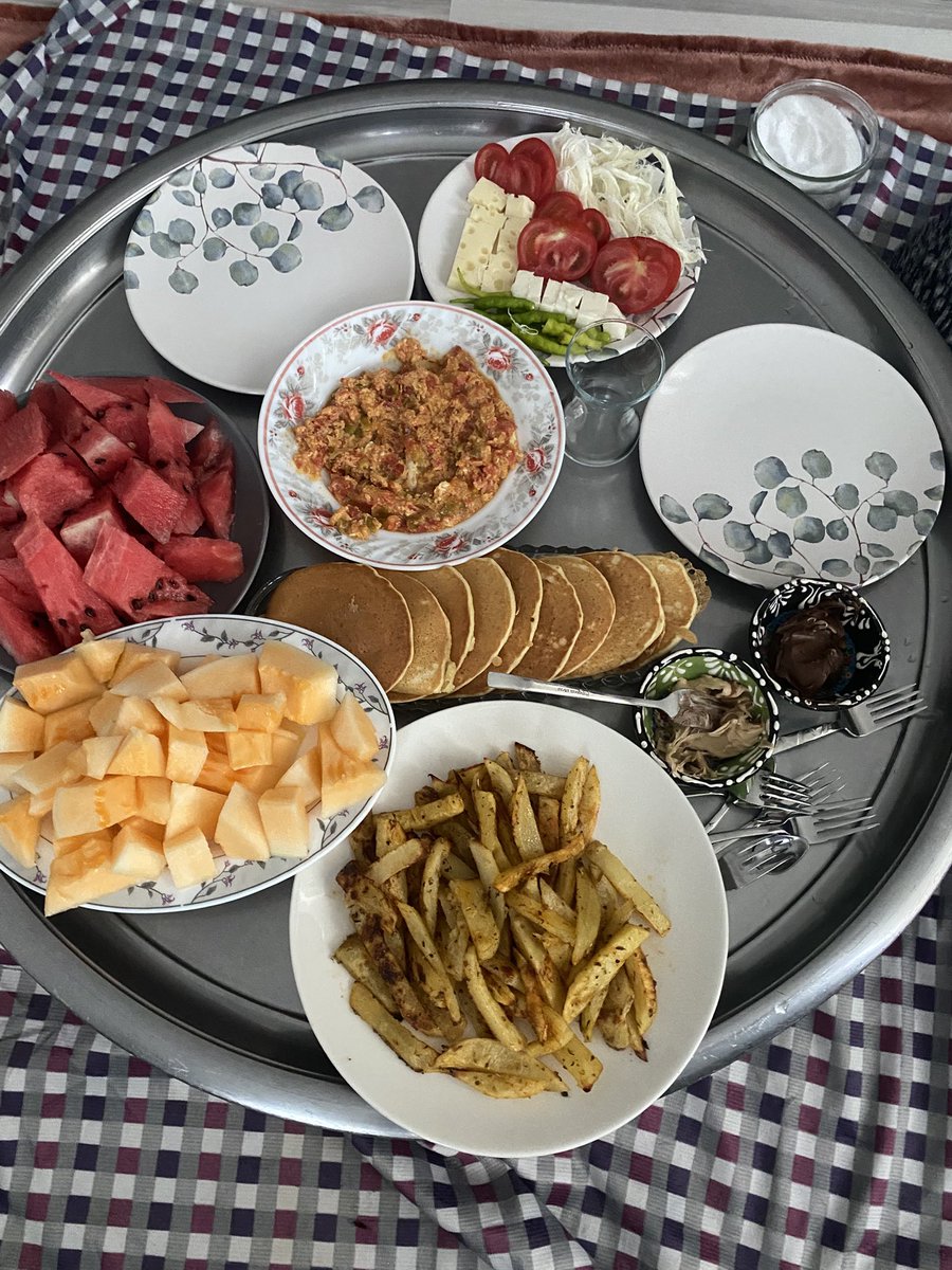 Konaklama + serpme kahvaltı kişi başı 0₺ye kaldığımız o yer (kankimin evi)