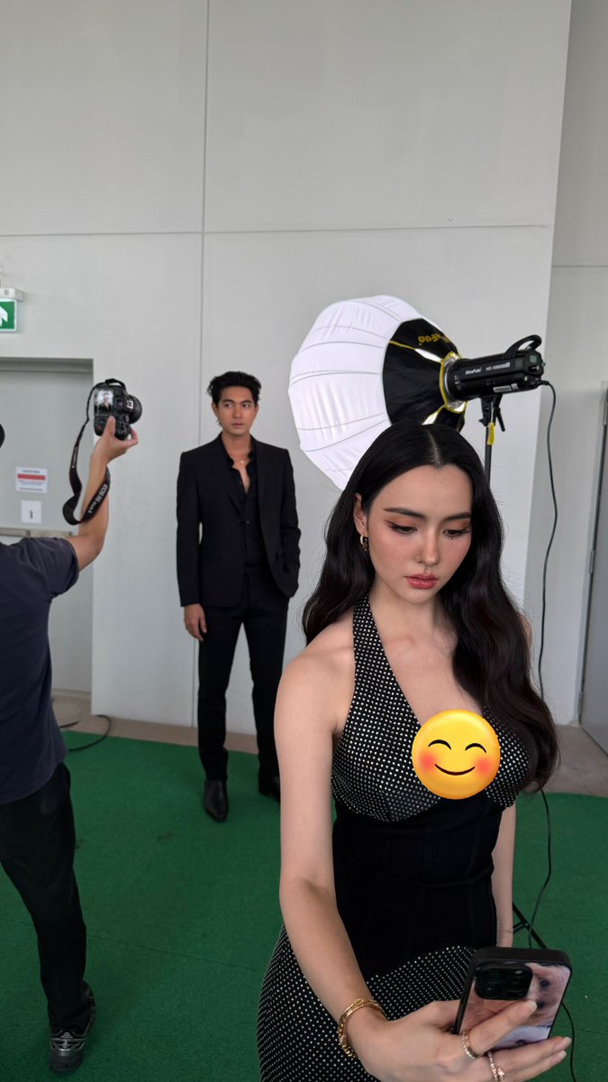 เบื้องหลังจริงๆ #เข้มมุก 

MID YEAR LINEUP X KEM

#เข้มที่oneสนั่นจอ