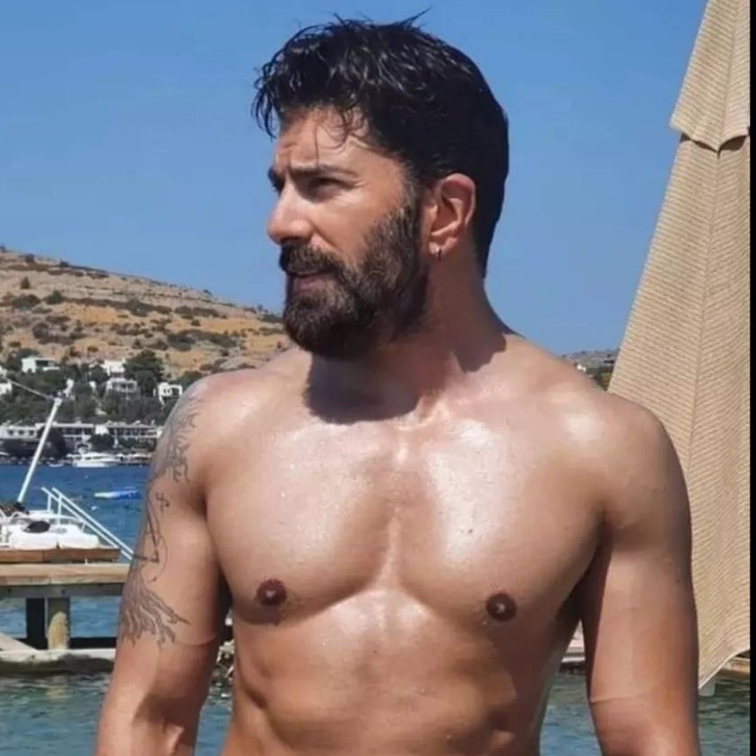 <a href="/CenkTorunEtknlk/">Cenk Torun Etkinlik</a> he's like summer, hot, handsome and attractive. Watching it refreshes the heart 🔥

CenkTorun #CenkTorun