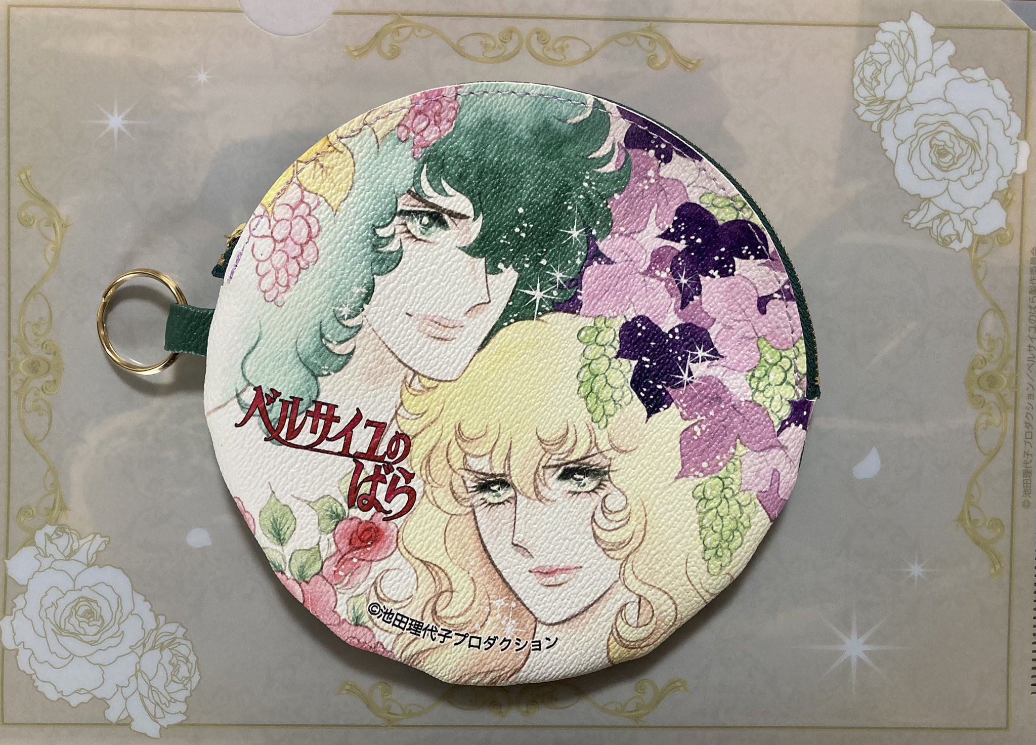 QUEEN x VENDULA 円形ポーチ 最新商品 QUEEN x VENDULA 円形ポーチ