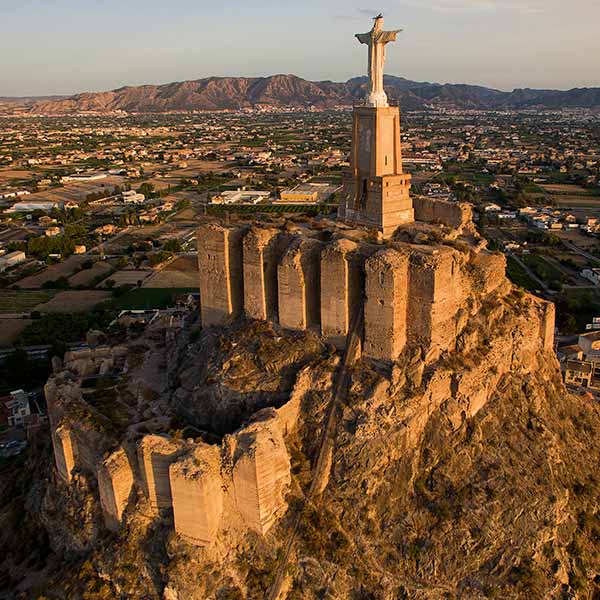HistoryViews's tweet photo. El Castillo de Monteagudo no ha tenido la misma suerte. Aún sin financiación, sigue en ruinas. Pese a pertenecer al Estado desde 1931, las autoridades llevan décadas sin mover un dedo (o han hecho lo mínimo). El resultado: un monumento en estado lamentable y en riesgo de colapso. https://t.co/oQmhunTSME