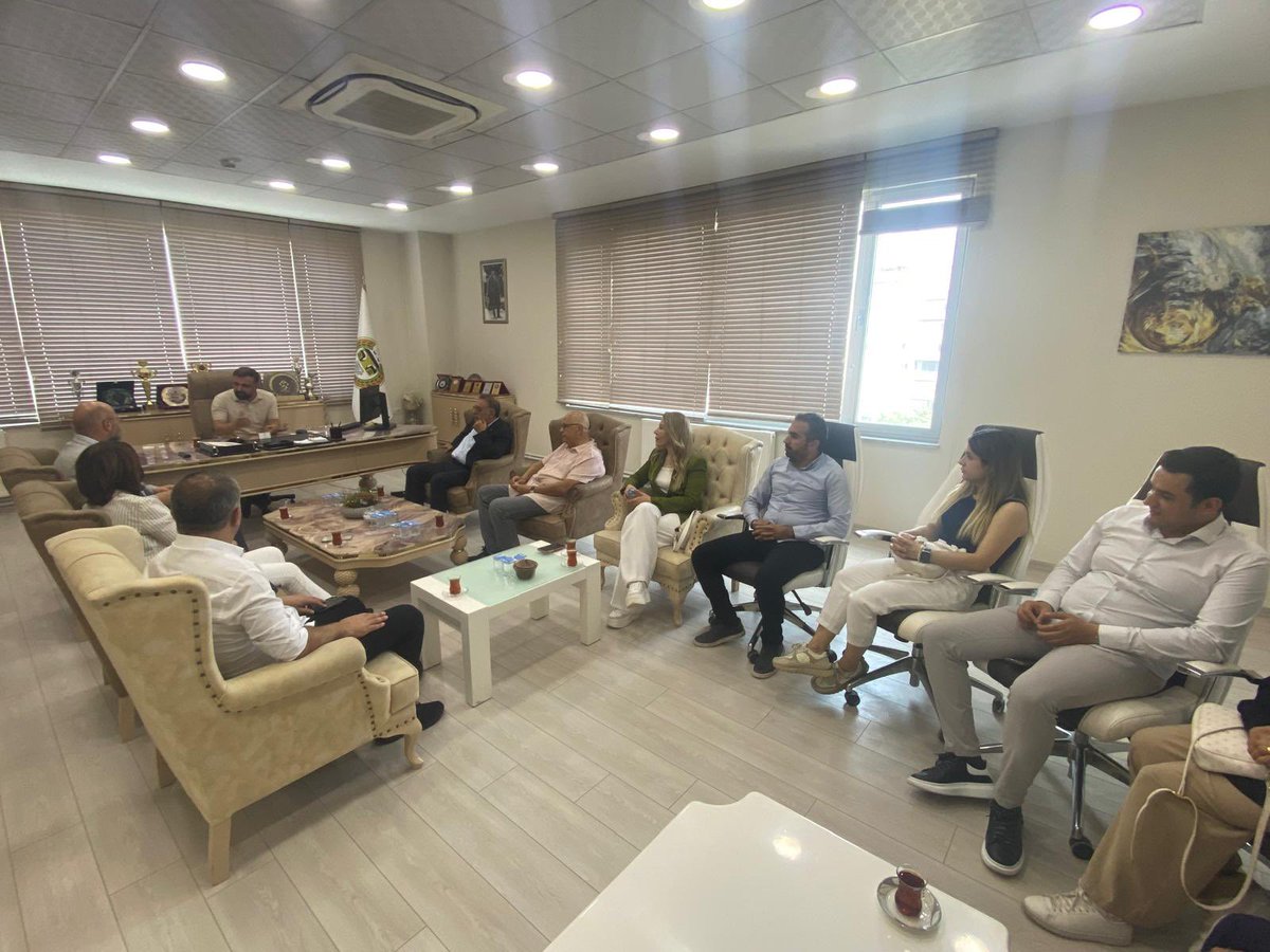 Baromuza ziyarette bulunan CHP İstanbul Milletvekili Prof. Dr. Fethi Açıkel, Ankara Milletvekili Aliye Timisi Ersever, İstanbul Milletvekili Enis Berberoğlu ile CHP Van İl Başkanı Av. Sıracettin Bedirhanoğlu ve beraberindeki heyete nazik ziyaretlerinden dolayı teşekkür ederiz.