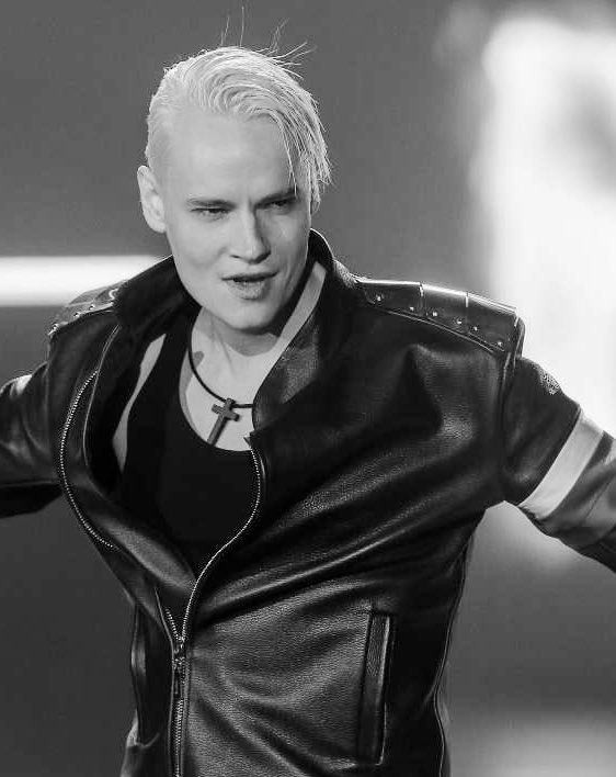 И наступит время, когда один скажет:
“Я русский!”, 
а миллионы будут отвечать: 
“Пошел нахуй!”