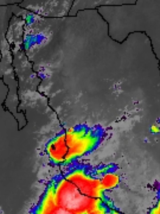 📡 La imagen satelital muestra a la #TormentaTropical IVO desplazándose rápidamente hacia el oeste-noroeste, a menos de 309 km de las costas de Michoacán.

Sus bandas nubosas ya alcanzan regiones de la Costa Sur, Sierra de Amula y el Sur de Jalisco. 1/2
