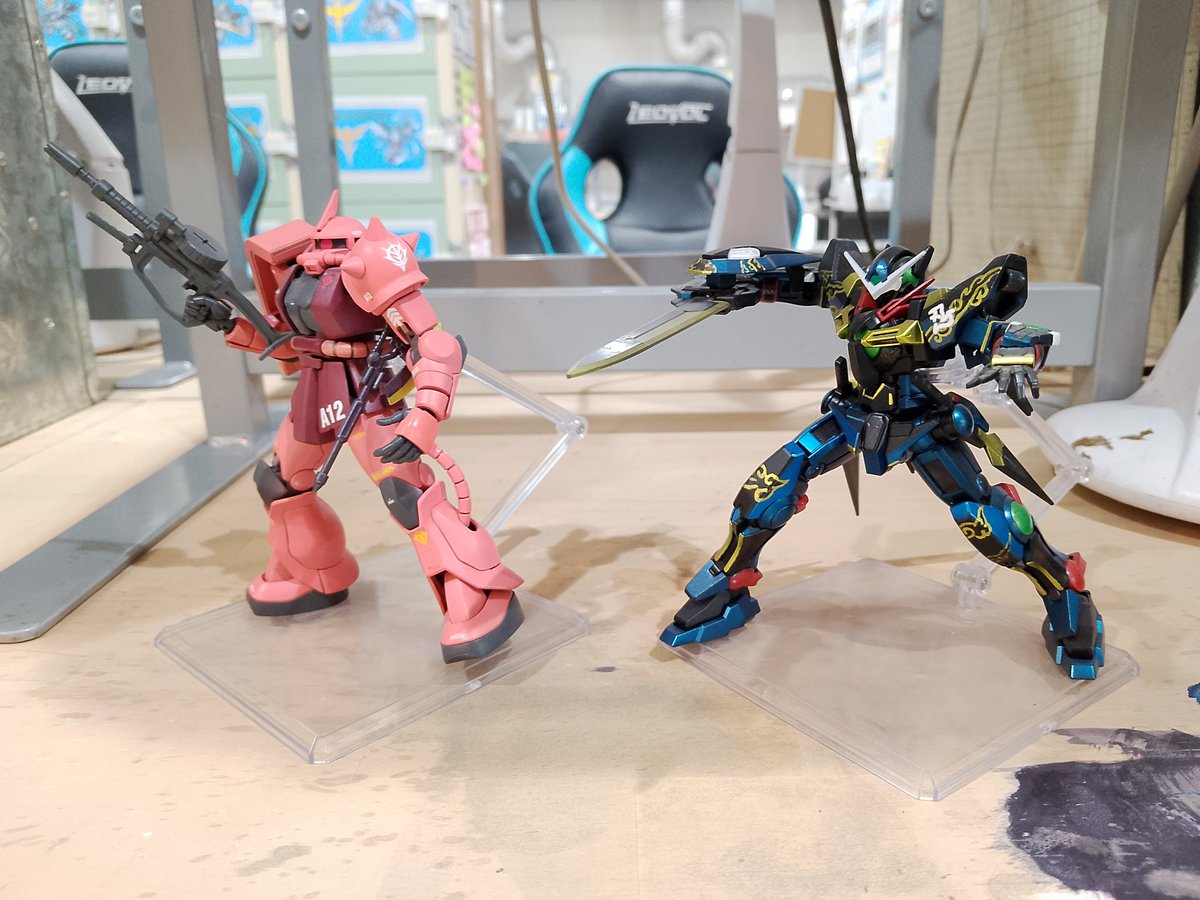 私の作品でラグレアのショーケースに飾らせて頂いた シャア専用ザクとエクシアを自宅の方で持ち帰らせていただきます。

ラグレア記事のご協力と作品の塗りと作り直しを考えている為、よろしくお願いします。m( _ _ )m

#ラグレア