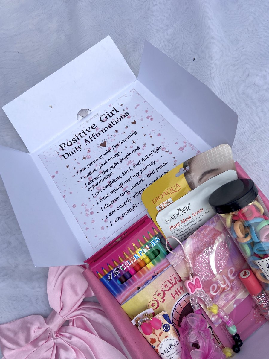DeeTouch_'s tweet photo. There’s something about putting together a cute gift that makes me so happy doing it 😀 https://t.co/nWLPEAJkYi