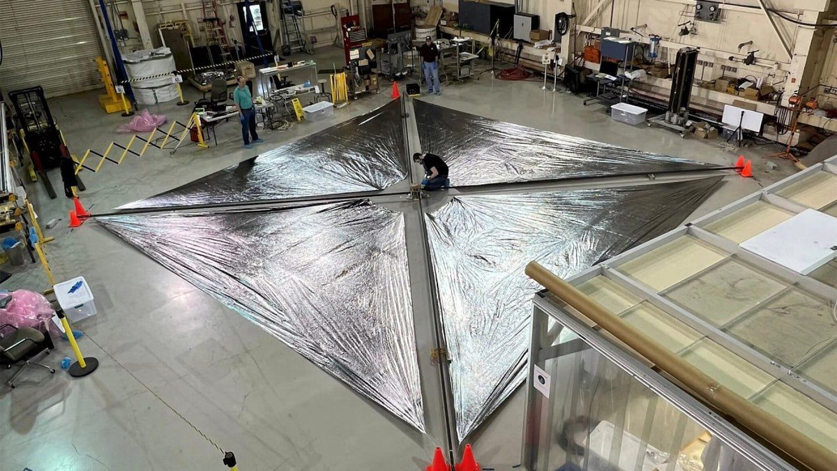 Космічна погода загрожує сучасним технологіям, від електромереж до супутників. Команда SWIFT розробляє нове супутникове угруповання, яке зможе попереджати про небезпеку на 20 хвилин раніше, ніж нинішні системи. Це дозволить операторам вчасно реагувати на загрози.

SWIFT