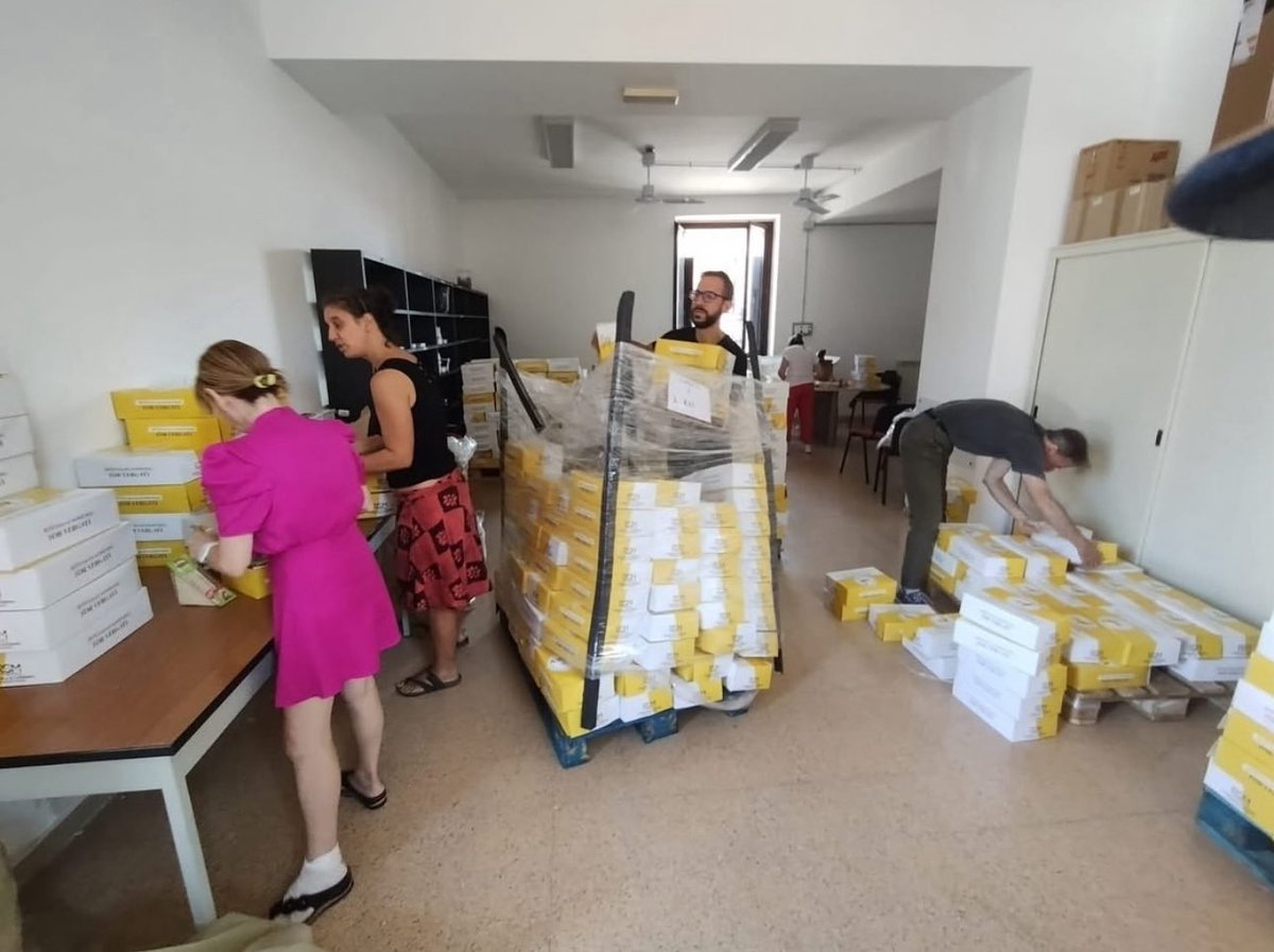 Gli alimenti recuperati durante il Giubileo dei Giovani sono stati consegnati alla Caritas di Roma, che sta provvedendo a distribuire i tramezzini e i panini freschi nei suoi punti solidali. Lo scatolame e i succhi di frutta a lunga conservazione verranno inseriti nei pacchi