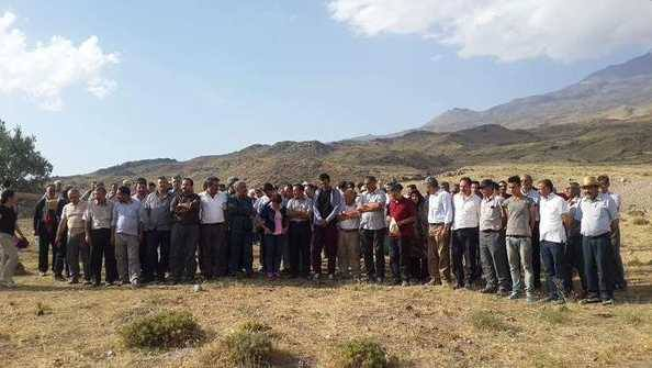 TC Emel Avluk   2015 bugün   HDP Ağrı Milletvekilleri Dirayet Dilan Taşdemir, Berdan Öztürk, Ağrı Belediye Başkanı Sırrı Sakık’ın da aralarında bulunduğu yaklaşık 100 kişi Tendürek Dağına gitti. Operasyonlar'a ’canlı kalkan’ eylemi yapıldı.  Tutuklanmadılar. Açılım bir gündemde.