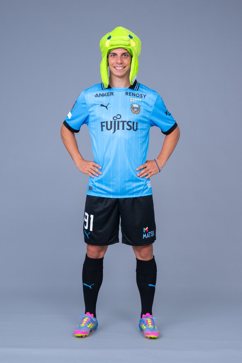 frontale_staff's tweet photo. 早速フロンターレの洗礼!?を受けた、
「フィリップ ウレモヴィッチ」と「ラザル ロマニッチ」

日本を代表する「〇〇っち」といえば #たまごっち ということで、 #まめっち と #くちぱっち の被り物をしてみました。

2人ともいい笑顔!!
よく似合ってます!!

【広報】#frontale #たまごっち #Tamagotchi