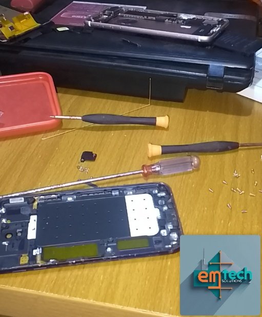 OluwaseunT15679's tweet image. 📱 Dropped your phone and the screen’s acting up? Don’t panic! Power it off and bring it to EmTech Solutions for a professional fix. We’ll have it back to new in no time! 💪 DM us to book a repair. #PhoneRepair #EmTechSolutions