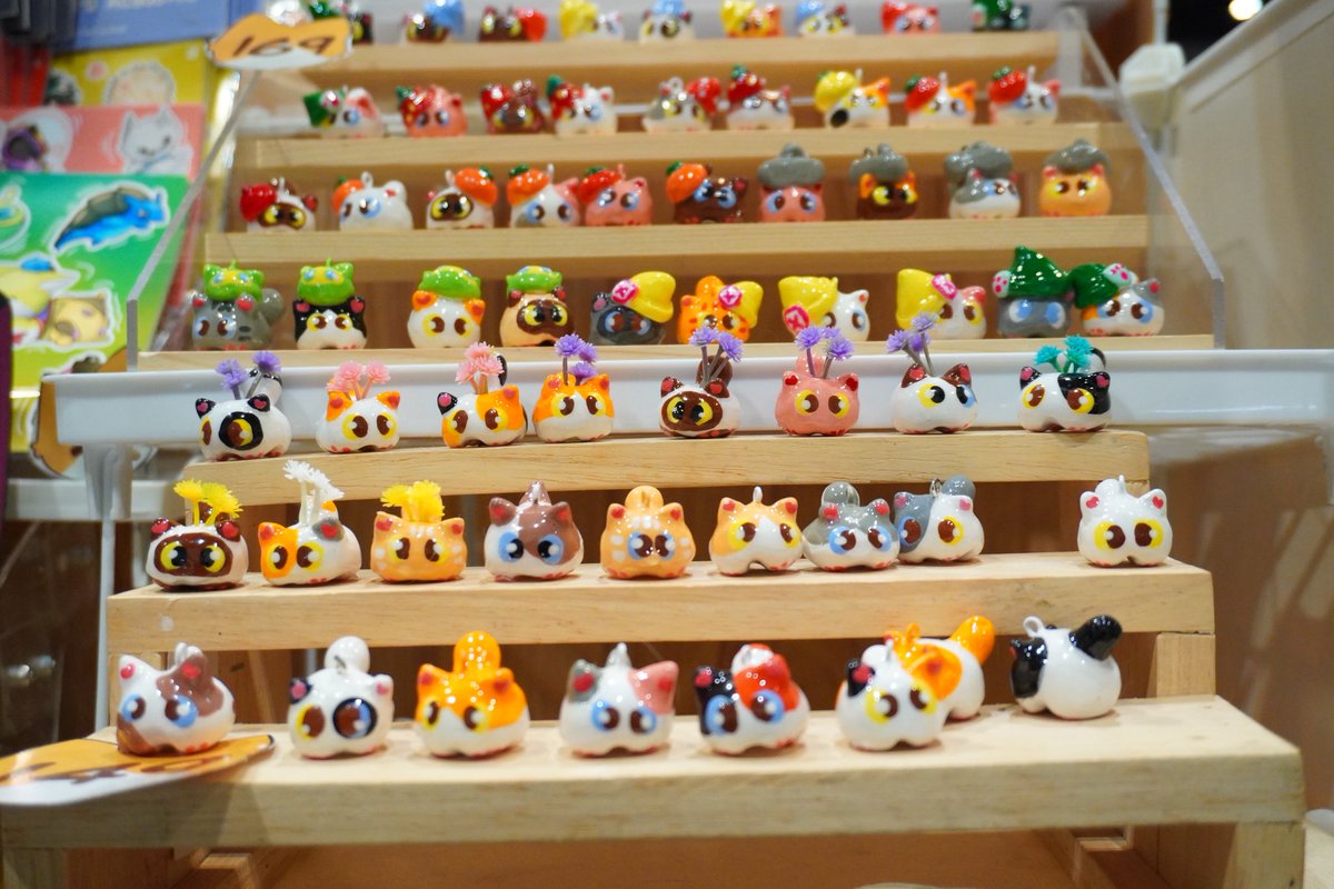 24 สิงหานี้ มารับน้องแมวก้อนหางกระดกกลับบ้านกันนะคะ บอกเลยว่างานเรามีชิ้นเดียว ตัวเดียว ในโลก ขึ้นอยู่กับน้ำหนักมือ อารมณ์ เวลา อากาศ ปัญหาส่วนตัวล้วนๆ วันไหนฟังเพลงงานก็ออกมาแบบนึง ฟังเดอะโกสงานก็จะออกมาอีกแบบนึง เพราะฉะนั้น คุณจะไม่มีทางได้รับงานซ้ำจากเราอย่างแน่นอน😂#IFMARKET5