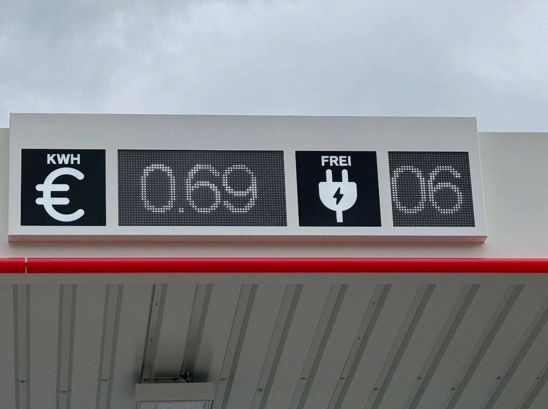 electricfelix's tweet image. what do we think about the new Deutschlandnetz player E.On? #alwaysbecharging
🇩🇪🇩🇪🇩🇪