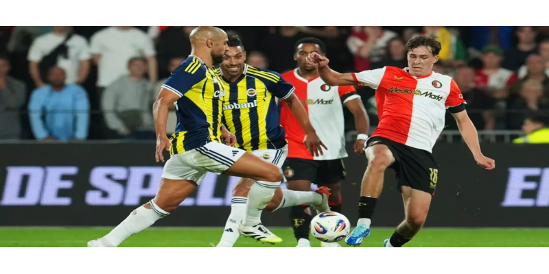 internetegazete's tweet photo. 📍 Fenerbahçe, Feyenoord’a 2-1 yenildi. Tur umutları 12 Ağustos’taki Kadıköy rövanşına kaldı.

📲 https://t.co/ktrU8zgMt3
#Fenerbahçe #ŞampiyonlarLigi #Feyenoord #Kadıköy #Mourinho #FBSPOR https://t.co/ZD7H15eSCL