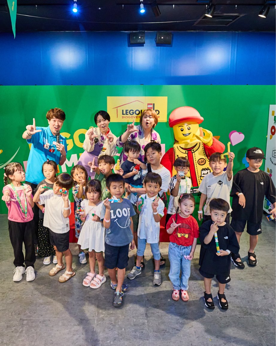 🎉【#吉本芸人 × #レゴランド大阪】
「#夏を遊びでいっぱいにしよう」スペシャルイベント開催！

大人気 #天才ピアニスト が登場🎤✨
レゴゲームや作品づくりで、
子どもたちと笑いとワクワクの時間を楽しみました😆

次回は 8/21(木) #すっちー が登場🌻
🔗legolanddiscoverycenter.com/osaka/plan/inf…