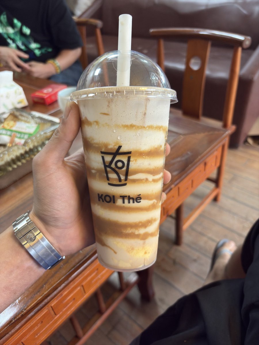 秋天的第一杯奶茶，来自我家小乖乖<a href="/NEHC963852/">薯条很烫</a>