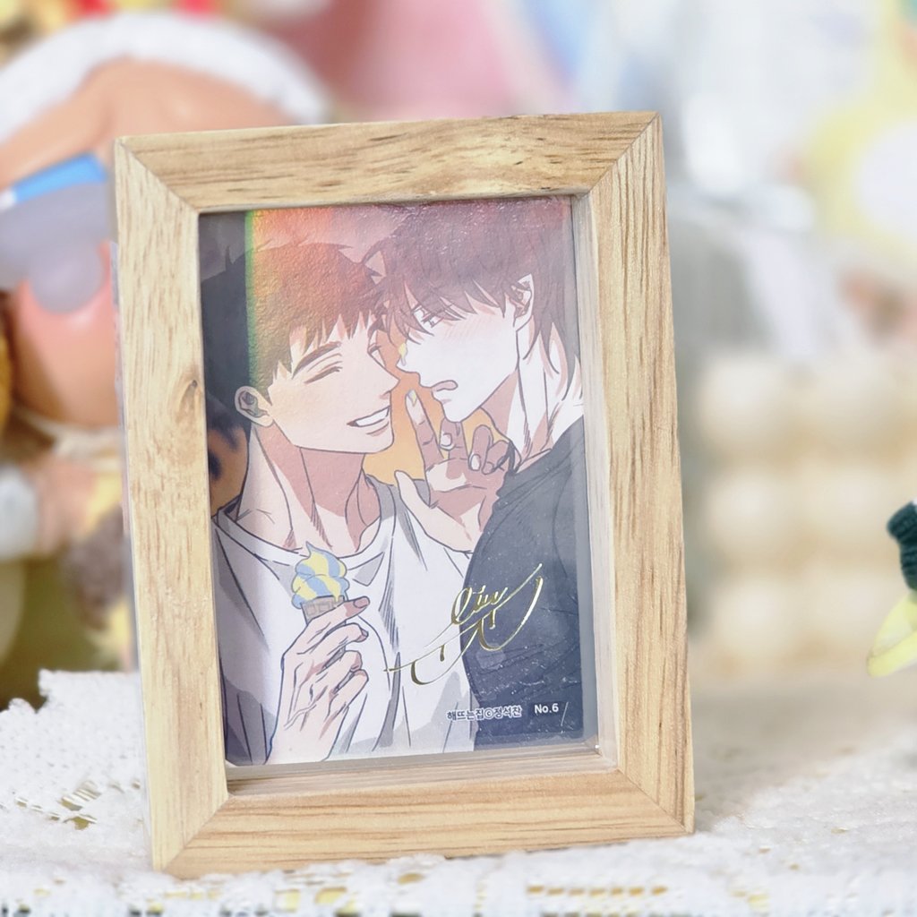 작가님 사인포카 전시하기🍅🍀
찰떡 액자를 찾았다구요! ☀️🏡🖤⭐️

#해뜨는집