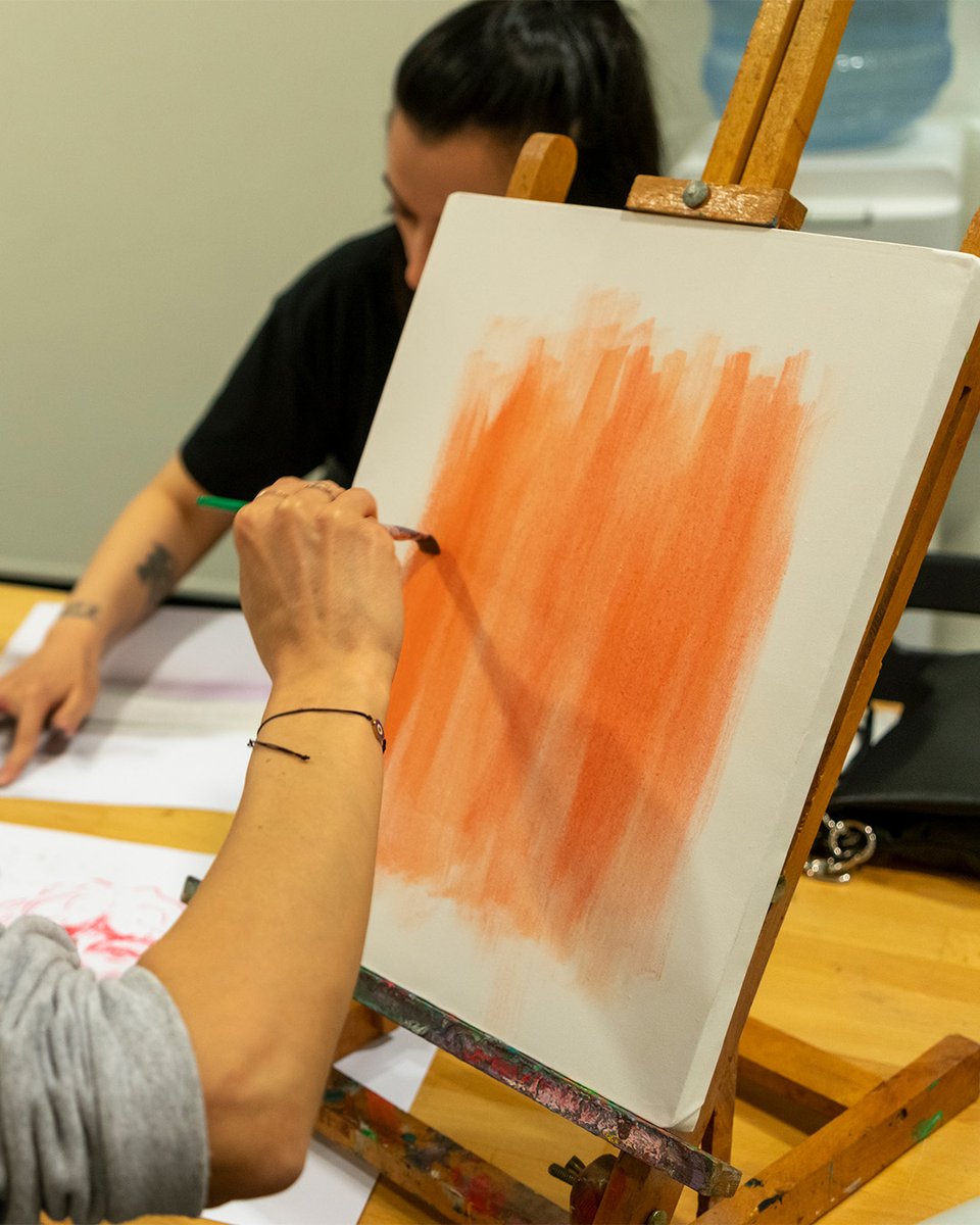 🎨 Pera Müzesi'nde Ağustos ayında özgürce çalışabileceğiniz, sınırsız sanat malzemesiyle dolu bir atölyeyi kullanabileceğinizi biliyor muydunuz?

"Açık Atölye", 30 Ağustos'a kadar, perşembe, cuma ve cumartesi günleri sizi yaratıcı keşiflerle dolu bir alana davet ediyor. Yaş,