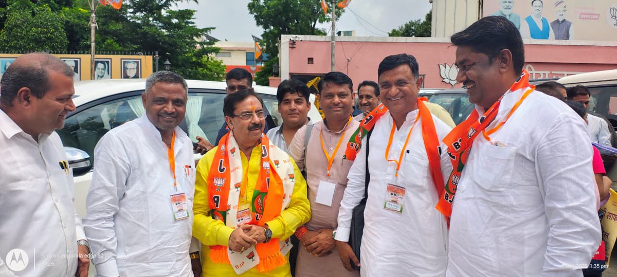 MLA Bhagchand Saini (@bhagchandtankda) on Twitter photo आज माननीय अरुण चतुर्वेदी जी को राजस्थान वित्त आयोग अध्यक्ष पद का पदभार ग्रहण करने पर हार्दिक शुभकामनाएं एवं बधाई प्रेषित की।
आपके अनुभव, समर्पण और नेतृत्व में प्रदेश की वित्तीय नीतियों को नई दिशा मिलेगी.
<a href="/chaturvediarun1/">Dr. Arun Chaturvedi</a>
#RajasthanFinanceCommission
#BhajanlalSharma आज माननीय अरुण चतुर्वेदी जी को राजस्थान वित्त आयोग अध्यक्ष पद का पदभार ग्रहण करने पर हार्दिक शुभकामनाएं एवं बधाई प्रेषित की।
आपके अनुभव, समर्पण और नेतृत्व में प्रदेश की वित्तीय नीतियों को नई दिशा मिलेगी.
<a href="/chaturvediarun1/">Dr. Arun Chaturvedi</a>
#RajasthanFinanceCommission
#BhajanlalSharma